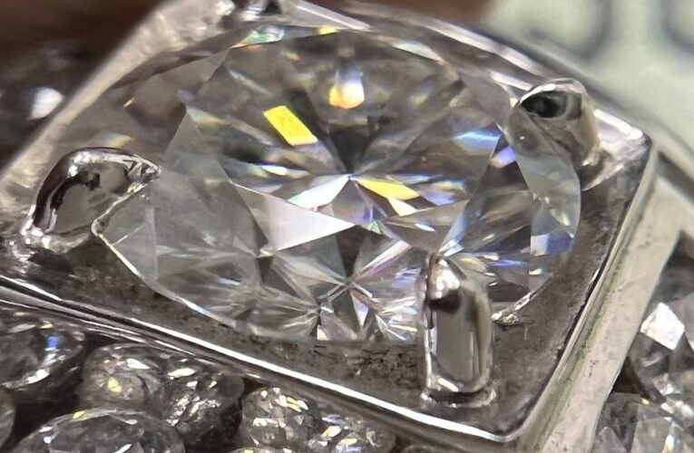 台中免費鑑定鑽石 鑽石的真假要如何分辨呢？［李先生案例］
